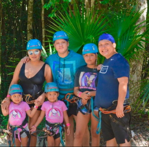 familia explorando aktunchen